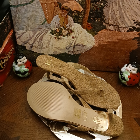 Jennifer Lopez Shoes Jennifer Lopez Gold Glitter Corksize 85 New